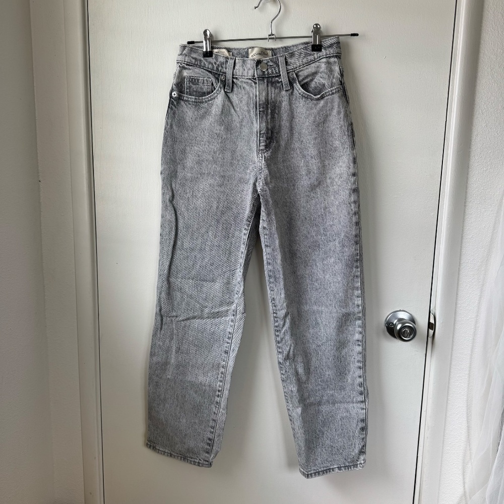 Universal Threads size 0/25R vintage straight women jeans